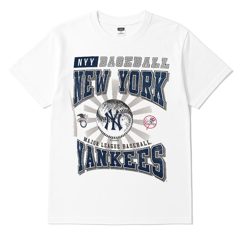 New York Yankees Wear By Erin Andrews Women's Distressed Boyfriend T-shirt